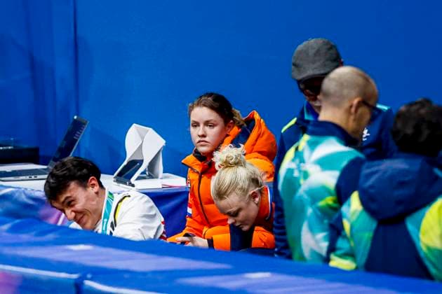 Michelle Velzeboer of the Netherlands and Xandra Velzeboer of the Netherlands looks on before Women s 500m Quarterfinals, Milano Cortina 2026 Winter Olympics: Day 6, Short Track Speed skating, Eisschnelllauf - Milano Cortina 2026 Winter Olympics: Day 6, Milano Speed Skating Stadium, February 12, 2026, Milan, Italy.