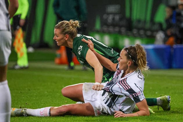 Wolfsburg, Germany February 12, 2026 UEFA Champions League Women 2025 2026 1 8 Final VfL Wolfsburg vs Juventus Turin In the picture from left in the duel Alexandra Popp VfL and Ana Capeta Juventus Turin Copyright: HMBxMedia MadeleinexFantini