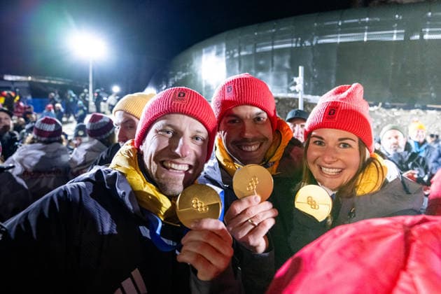 TAUBITZ Julia, WENDL Tobias, ARLT Tobias (Deutschland) jubeln ueber Sieg und Gold Medaille, ITA, Olympische Spiele Milano Cortina 2026, Olympia, Rodeln Teamstaffel, 12.02.2026 ITA, Olympische Spiele Milano Cortina 2026, Olympia, Rodeln Teamstaffel, 12.02.2026 Cortina d Ampezzo *** TAUBITZ Julia, WENDL Tobias, ARLT Tobias Germany celebrate victory and gold medal, ITA, Olympic Games Milano Cortina 2026, Olympia, Luge Team Relay, 12 02 2026 ITA, Olympic Games Milano Cortina 2026, Olympia, Luge Team Relay, 12 02 2026 Cortina d Ampezzo Copyright: xEibner-Pressefoto Memmlerx EP_MMR
