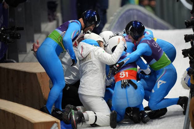Italy s celebrates Verena Hofer, Simon Kainzwaldner, Marion Oberhofer, Andrea Voetter, Emanuel Rieder and Dominik Fischnaller during the Luge Team Relay at the Milano Cortina 2026 Winter Olympics, in Cortina (Italy) February 12, 2026 (Photo Davide Spada LaPresse)  Copyright: xDavidexSpada LaPressex