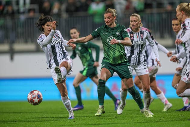 GER, Wolfsburg, VfL Wolfsburg vs Juventus Turin, WomenÂs Champions League, Football, UEFA, Season 2025 2026, AOK Arena, Playoffs, First leg in picture f l Eva Schatzer Juventus Turin Women 6 , Alexandra Popp VfL Wolfsburg Women 11 DFB DFL REGULATIONS PROHIBIT ANY USE OF PHOTOGRAPHS AS IMAGE SEQUENCES AND OR QUASI VIDEO, 12 02 2026 Copyright: HMBxMedia HendrikxHamelau