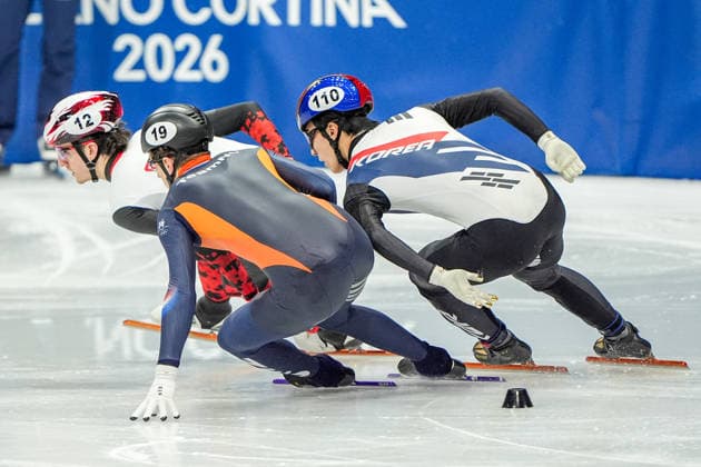 2026-02-12 - Milano Cortina 2026 Winter Olympics MILAN, ITALY - FEBRUARY 12: Felix Roussel of Canada, Teun Boer of Netherlands, Daeheon Hwang of Republic of Korea performing on the Short Track Speed skating, Eisschnelllauf Men s 1000m Quaterfinals during the Milano Cortina 2026 Winter Olympics at the Milano Ice Skating Arena on February 12, 2026 in Milan, Italy Milan Milano Ice Skating Arena Italy Content not available for redistribution in The Netherlands directly or indirectly through any third parties. Copyright: xAndrexWeeningx