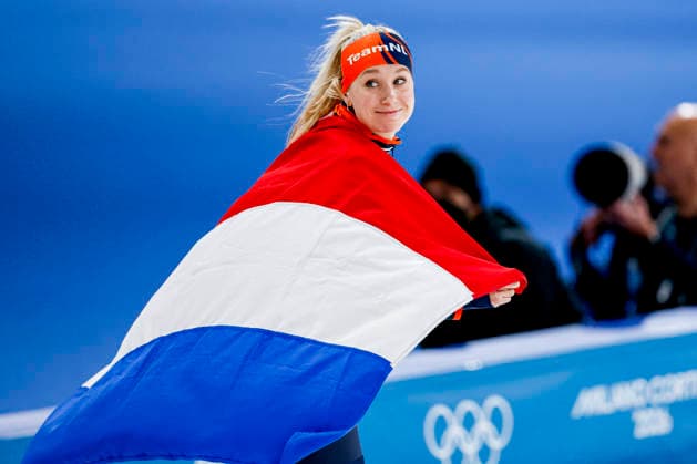 Milano Cortina 2026 Winter Olympics, Speed skating, Eisschnelllauf Italy second Merel Conijn of the Netherlands celebrating and holding flag after competing on the Speed Skating Women s 5000m on Day 6 of the Milano Cortina 2026 Winter Olympics at the Milano Speed Skating Stadium in Milan, Italy, February 12, 2026. Milan Italy  Copyright: xMatrixxImagesx xHenkxJanxDijksx