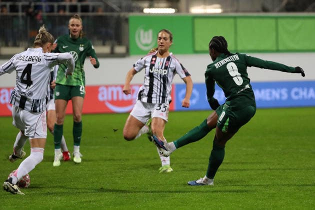 VfL vs Juventus, CL Women Wolfsburg, 12 02 2026, Football, Women, VfL Wolfsburg vs Juventus Turin, Champions League, Play Offs, Season 2025 2026, Emma Kullberg Juventus , Abi Brighton Juventus , Lineth Beerensteyn VfL Wolfsburg AOK Stadion Niedersachsen Germany