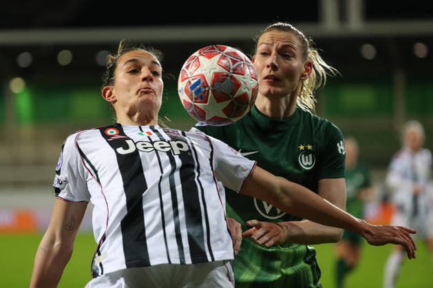 VfL vs Juventus, CL Women Wolfsburg, 12 02 2026, Football, Women, VfL Wolfsburg vs Juventus Turin, Champions League, Play Offs, Season 2025 2026, Martina Lenzini Juventus , Sarai Linder VfL Wolfsburg AOK Stadion Niedersachsen Germany