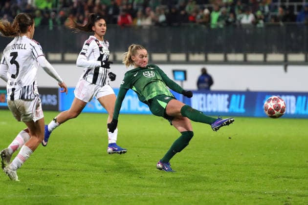 VfL vs Juventus, CL Women Wolfsburg, 12 02 2026, Football, Women, VfL Wolfsburg vs Juventus Turin, Champions League, Play Offs, Season 2025 2026, Janina Minge VfL Wolfsburg AOK Stadion Niedersachsen Germany