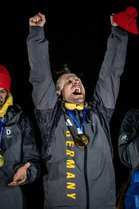 Medaillenzeremonie, Luge Team Relay, Milano Cortina 2026 Olympic Games, Olympische Spiele, Olympia, OS 12-02-2026 *** Medal ceremony, Luge Team Relay, Milano Cortina 2026 Olympic Games 12 02 2026 Copyright: HMBxMedia MarcxNiemeyer