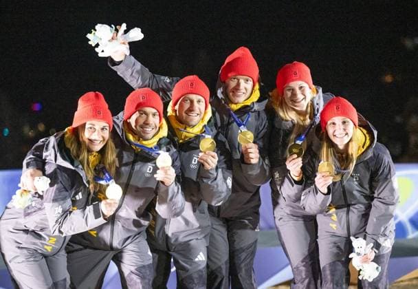 MILANO CORTINA 2026 - OLYMPISCHE WINTERSPIELE - CORTINA D™AMPEZZO - RODELN - TEAM-STAFFEL ** NUR FÜR REDAKTIONELLE ZWECKE ** EDITORIAL USE ONLY **<p>12 02 2026-Cortina d™Ampezzo: Olympische Winterspiele Milano Cortina 2026 Rodeln Cortina Sliding Centre Event: Team-Staffel im Foto: Riesenjubel bei der deutschen Team-Staffel nach dem Gewinn der Goldmedaille ( Italien Venetien Cortina d™Ampezzo Copyright: SaschaxFromm *** MILANO CORTINA 2026 OLYMPIC WINTER GAMES CORTINA D™AMPEZZO LUNGING TEAM RELAY FOR EDITORIAL PURPOSES ONLY p 12 02 2026 Cortina d™Ampezzo Olympic Winter Games Milano Cortina 2026 Luge Cortina Sliding Centre Event Team Relay in the photo Huge cheers for the German team relay after winning the gold medal Italy Veneto Cortina d™Ampezzo Copyright SaschaxFromm Copyright: SaschaxFromm doc84jqr4omw6c1k2ifcirz ,EDITORIAL USE ONLY