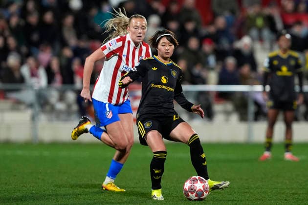 ATLETICO DE MADRID v Manchester United, ManU WOMEN. UEFA WOMEN S CHAMPIONS LEAGUE 2025 2026. KO PLAY-OFF. 1ST LEG MATCH. Atletico de Madrid s Synne Jensen (l) and Manchester United Women™s Hinata Miyazawa during UEFA Womens Champions League 2025 2026 KO play-off 1st leg match. February 12,2026. (ALTERPHOTOS Acero) Alcala de HenaresSpain  Copyright: xAcerox