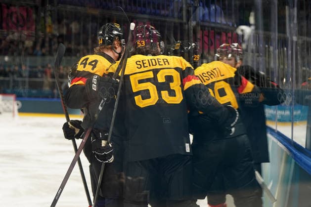 Milano Cortina, 2026 , Winter Olympic Games, Olympische Spiele, Olympia, OS Olympische Winter-Olympische spiele 2026 , Icehockey, Eishockey Männer, Men s Preliminary Round, Vorrunde, Deutschland vs Dänemark, Germany vs Denmark , ce Hockey Arena Milano Mailand Deutschland, Germany, jubeln Photocopyright Gladys Chai von der Laage *** Milano Cortina, 2026 , Winter Olympic Games, Olympic Winter Olympic Games 2026 , Icehockey, Icehockey Men, Men s Preliminary Round, Preliminary Round, Germany vs Denmark, Germany vs Denmark , ce Hockey Arena Milano Milano Germany, Germany, cheer Photocopyright Gladys Chai von der Laage