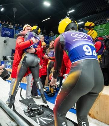 MILANO CORTINA 2026 - OLYMPISCHE WINTERSPIELE - CORTINA D™AMPEZZO - RODELN - TEAM-STAFFEL ** NUR FÜR REDAKTIONELLE ZWECKE ** EDITORIAL USE ONLY **<p>12 02 2026-Cortina d™Ampezzo: Olympische Winterspiele Milano Cortina 2026 Rodeln Cortina Sliding Centre Event: Team-Staffel im Foto: Riesenjubel bei der deutschen Team-Staffel nach dem Gewinn der Goldmedaille ( Italien Venetien Cortina d™Ampezzo Copyright: SaschaxFromm *** MILANO CORTINA 2026 OLYMPIC WINTER GAMES CORTINA D™AMPEZZO LUNGING TEAM RELAY FOR EDITORIAL PURPOSES ONLY p 12 02 2026 Cortina d™Ampezzo Olympic Winter Games Milano Cortina 2026 Luge Cortina Sliding Centre Event Team Relay in the photo Huge cheers for the German team relay after winning the gold medal Italy Veneto Cortina d™Ampezzo Copyright SaschaxFromm Copyright: SaschaxFromm doc84jr1an79d1uewq3irz ,EDITORIAL USE ONLY
