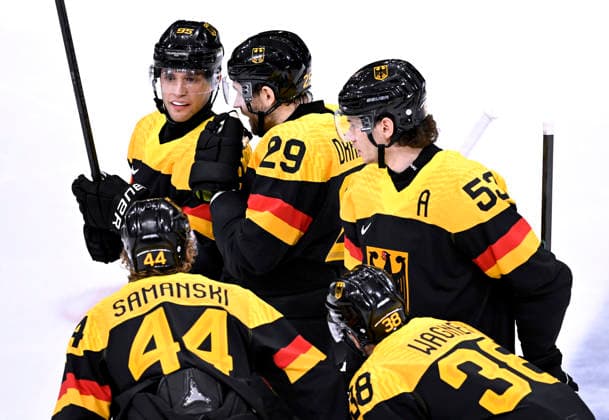 DRAISAITL Leon Team GER mit SEIDER Moritz Eishockey Vorrunde Spiel Deutschland - Daenemark Olympics - Olympische Winterspiele 2026 Mailand - Cortina 06 - 22 Februar 2026 in Italien am 12.02.2026 in Mailand *** DRAISAITL Leon Team GER with SEIDER Moritz Ice Hockey Preliminary Round Match Germany Denmark Olympics Olympic Winter Games 2026 Milan Cortina 06 February 22, 2026 in Italy on February 12, 2026 in Milan Copyright: xx