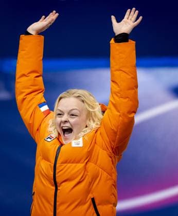 MILAN Xandra Velzeboer during the medal ceremony for the 500 meters in short track Speed skating, Eisschnelllauf at the Milan Ice Skating Area at the Milan Winter Olympics. SEM VAN DER WAL ANP xVIxANPxSportx xxANPxIVx 550493912 originalFilename: 550493912.jpg