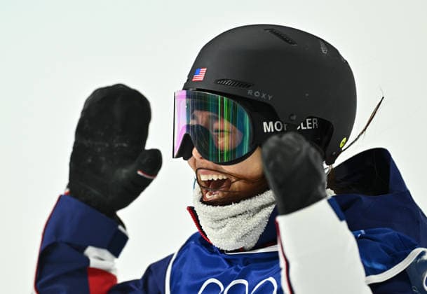 (260212) -- LIVIGNO, Feb. 12, 2026 -- Chloe Kim of the United States celebrates during the women s snowboard halfpipe final at the Milan-Cortina 2026 Olympic Winter games, Winterspiele,Spiele, Summer games in Livigno, Italy, Feb. 12, 2026. ) (MICO2026)ITALY-LIVIGNO-OLYMPIC WINTER GAMES-WOMEN S SNOWBOARD HALFPIPE-FINAL ZhangxHongxiang 