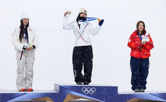 OLYMPICS - Winter Olympic Games, Olympische Spiele, Olympia, OS Milano Cortina 2026 LIVIGNO,ITALY,12.FEB.26 - OLYMPICS, SNOWBOARD - Winter Olympic Games Milano Cortina 2026, Snowboard Halfpipe, women, final, medal ceremony. Image shows Chloe Kim (USA), Gaon Choi (KOR) and Mitsuki Ono (JPN). Keywords: medals and mascot.  GEPAxpictures xHaraldxSteiner