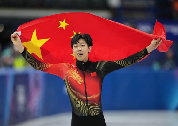 (260212) -- MILAN, Feb. 12, 2026 -- Sun Long of China celebrates after the short track Speed skating, Eisschnelllauf men s 1000m final A at the Milan-Cortina 2026 Olympic Winter games, Winterspiele,Spiele, Summer games in Milan, Italy, Feb. 12, 2026. ) (MICO2026)ITALY-MILAN-OLYMPIC WINTER GAMES-SHORT TRACK SPEED SKATING-MEN S 1000M-FINALS XuexYuge 
