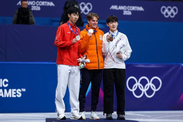 The podium with Long Sun (CHN), 2nd place, silver medal, Jens van T Wout (NED), 1st place, gold medal, Jongun Rim (KOR), 3rd place, bronze medal at the end of the Olympic Winter games, Winterspiele,Spiele, Summer games Milano-Cortina 2026, Short Track Speed skating, Eisschnelllauf Men s 1000m Finals on February 12, 2026 at Milano Ice Skating Arena in Milan, Italy  Copyright: xFabrizioxCarabelli IPAxSportx xipa-agency.netx xx IPA_71398754 IPA_Agency_IPA71398754
