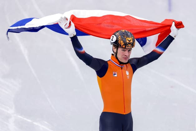 2026-02-12 Short Track Speed skating, Eisschnelllauf - Milano Cortina 2026 Winter Olympics - Day 6 MILAN, ITALY - FEBRUARY 12: Jens van t Wout of the Netherlands celebrating with flag after competing in the Men s 1000m during Day 6 of Short Track Speed Skating - Milano Cortina 2026 Winter Olympics at Milano Ice Skating Arena on February 12, 2026 in Milan, Italy. (Photo by Joris Verwijst BSR Agency) Milan Italy Content not available for redistribution in The Netherlands directly or indirectly through any third parties. Copyright: xBSRxAgencyx
