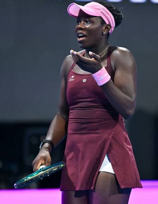 February 12, 2026, Doha, Qatar: Victoria Mboko of Canada plays against Elena Rybakina of Kazakhstan ( not in view) during their quarterfinal match at the WTA, Tennis Damen Qatar TotalEnergies Open 2026 tennis tournament at the Khalifa International Tennis Complex. Victoria Mboko won against Elena Rybakina 7-4.4-6,6-4. Doha Qatar - ZUMAs197 20260212_aaa_s197_156 Copyright: xNoushadxVariyattiyakkalx