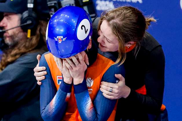 winner Xandra Velzeboer of the Netherlands in disbelief and Michelle Velzeboer of the Netherlands celebrates after Women s 500m Finals, Milano Cortina 2026 Winter Olympics: Day 6, Short Track Speed skating, Eisschnelllauf - Milano Cortina 2026 Winter Olympics: Day 6, Milano Speed Skating Stadium, February 12, 2026, Milan, Italy.