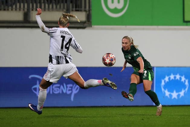 VfL vs Juventus, CL Women Wolfsburg, 12 02 2026, Football, Women, VfL Wolfsburg vs Juventus Turin, Champions League, Play Offs, Season 2025 2026, Amalie Vangsgaard Juventus , Thea Bjelde VfL Wolfsburg AOK Stadion Niedersachsen Germany