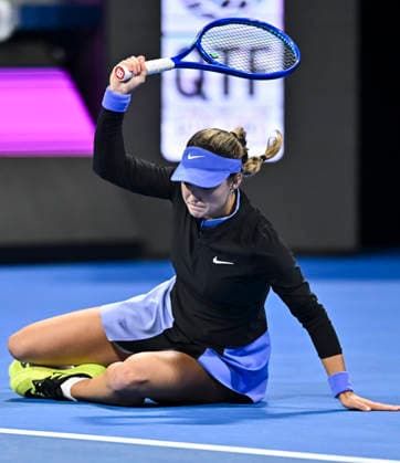 WTA, Tennis Damen QATAR OPEN 2026-QUARTERFINAL Anna Kalinskaya of Russia reacts after slipping during her quarterfinal match against Karolina Muchova of the Czech Republic at the Khalifa International Tennis Complex in Doha, Qatar, on February 12, 2026. DOHA Qatar Copyright: xNOUSHADx