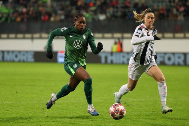 VfL vs Juventus, CL Women Wolfsburg, 12 02 2026, Football, Women, VfL Wolfsburg vs Juventus Turin, Champions League, Play Offs, Season 2025 2026, Lineth Beerensteyn VfL Wolfsburg , Paulina Krumbiege Juventus AOK Stadion Niedersachsen Germany