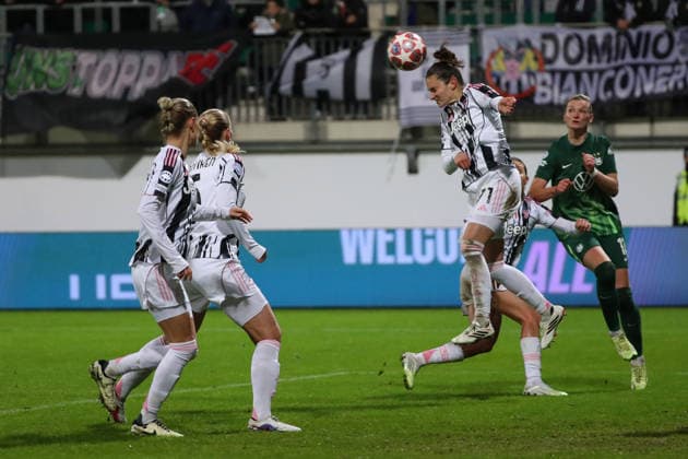 VfL vs Juventus, CL Women Wolfsburg, 12 02 2026, Football, Women, VfL Wolfsburg vs Juventus Turin, Champions League, Play Offs, Season 2025 2026, Martina Lenzini Juventus , Alexandra Popp VfL Wolfsburg AOK Stadion Niedersachsen Germany