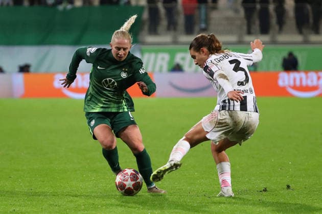 VfL vs Juventus, CL Women Wolfsburg, 12 02 2026, Football, Women, VfL Wolfsburg vs Juventus Turin, Champions League, Play Offs, Season 2025 2026, Janina Minge VfL Wolfsburg , Estela Carbonell Juventus AOK Stadion Niedersachsen Germany