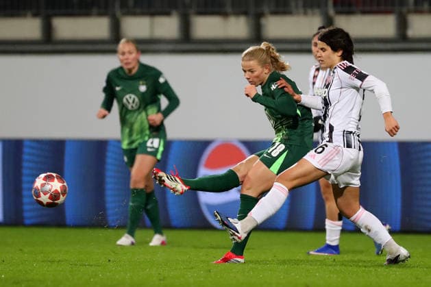 VfL vs Juventus, CL Women Wolfsburg, 12 02 2026, Football, Women, VfL Wolfsburg vs Juventus Turin, Champions League, Play Offs, Season 2025 2026, Justine Kielland VfL Wolfsburg , Eva Schatzer Juventus AOK Stadion Niedersachsen Germany