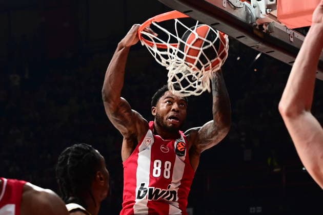 EuroLeague Basketball, Olympiacos Piraeus vs Crvena Zvezda Meridianbet Belgrade - Tyrique Daniel Jones, 88 of Olympiacos Piraeus in action during the Euroleague regular season basketball match between Olympiacos Piraeus and Crvena Zvezda Meridianbet Belgrade held at Peace and Friendship Stadium in Piraeus, Grecee, 13 February 2026. PIRAEUS Greece Copyright: xOnexInchxProductionsx 6849759