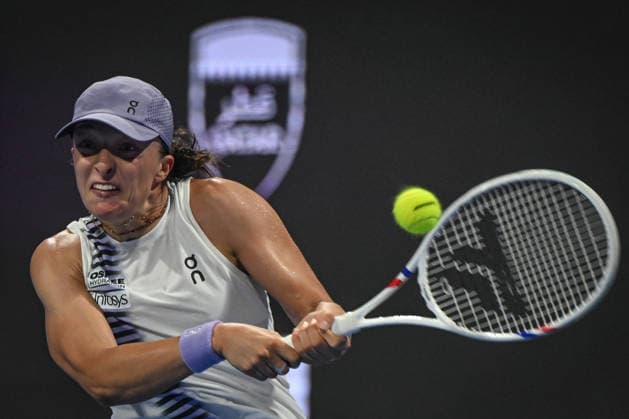 Qatar TotalEnergies Open 2026 - Day Five DOHA, QATAR FEBRUARY 12: Iga Swiatek of Poland competes against Maria Sakkari of Greece in the quarterfinals on Day Five of the Qatar TotalEnergies Open, part of the Hologic WTA, Tennis Damen Tour, at the Khalifa International Tennis and Squash Complex on February 12, 2026 in Doha, Qatar. Doha Qatar  Copyright: xArturxWidakx originalFilename:widak-qatartot260212_np3qS.jpg