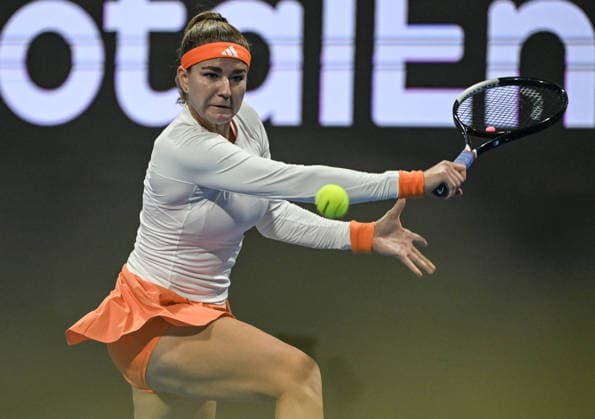 Qatar TotalEnergies Open 2026 - Day Five DOHA, QATAR FEBRUARY 12: Karolina Muchova of Czechia competes against Anna Kalinskaya in the quarterfinals on Day Five of the Qatar TotalEnergies Open, part of the Hologic WTA, Tennis Damen Tour, at the Khalifa International Tennis and Squash Complex on February 12, 2026 in Doha, Qatar. Doha Qatar  Copyright: xArturxWidakx originalFilename:widak-qatartot260212_np7qf.jpg
