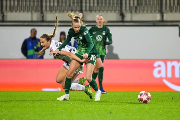 12 02 2026, xgrfx, Football UEFA Champions League, VfL Wolfsburg Juventus FC Turin v l Abi Brighton Juventus Turin , Vivien Endemann VfL Wolfsburg DFL DFB REGULATIONS PROHIBIT ANY USE OF PHOTOGRAPHS as IMAGE SEQUENCES and or QUASI VIDEO Wolfsburg