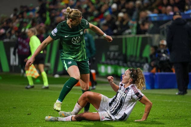 Wolfsburg, Germany February 12, 2026 UEFA Champions League Women 2025 2026 1 8 Final VfL Wolfsburg vs Juventus Turin In the picture from left in the duel Alexandra Popp VfL and Ana Capeta Juventus Turin Copyright: HMBxMedia MadeleinexFantini
