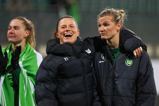 Wolfsburg, Germany February 12, 2026 UEFA Champions League Women 2025 2026 1 8 Final VfL Wolfsburg vs Juventus Turin Pictured from left Janina Minge VfL , goalkeeper Martina Tufekovic VfL and Alexandra Popp VfL at the final round after the draw against Juventus Turin Copyright: HMBxMedia MadeleinexFantini