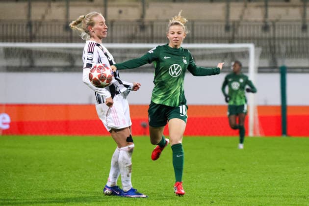 Wolfsburg, Germany February 12, 2026 UEFA Champions League Women 2025 2026 1 8 Final VfL Wolfsburg vs Juventus Turin In the picture from left in the duel Amalie Vangsgaard Juventus Turin and Justine Kielland VfL Copyright: HMBxMedia MadeleinexFantini