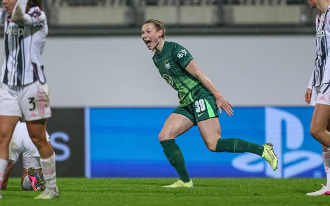 GER, Wolfsburg, VfL Wolfsburg vs Juventus Turin, WomenÂs Champions League, Football, UEFA, Season 2025 2026, AOK Arena, Playoffs, First leg in picture Sarai Linder VfL Wolfsburg Women 39 , Goal, Cheers and joy, Emotions DFB DFL REGULATIONS PROHIBIT ANY USE OF PHOTOGRAPHS AS IMAGE SEQUENCES AND OR QUASI VIDEO, 12 02 2026 Copyright: HMBxMedia HendrikxHamelau