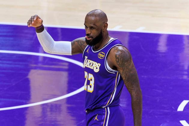 February 12, 2026, Los Angeles, California, USA: LeBron James 23 of the Los Angeles Lakers celebrates after a successful three pointer during their regular season NBA, Basketball Herren, USA game against the Dallas Mavericks on Thursday February 12, 2026 at Crypto.com Arena in Los Angeles, California. ARIANA RUIZ PI Lakers Vs. Mavericks  - ZUMAp124 20260212_zaa_p124_047 Copyright: xArianaxRuizx