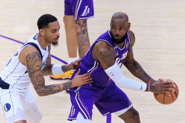 February 12, 2026, Los Angeles, California, USA: LeBron James 23 of the Los Angeles Lakers receives the ball as PJ Washington 25 of the Dallas Mavericks defends during their regular season NBA, Basketball Herren, USA game on Thursday February 12, 2026 at Crypto.com Arena in Los Angeles, California. ARIANA RUIZ PI Lakers Vs. Mavericks  - ZUMAp124 20260212_zaa_p124_049 Copyright: xArianaxRuizx