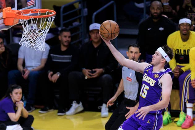 February 12, 2026, Los Angeles, California, USA: Austin Reaves 15 of the Los Angeles Lakers performs a layup during their regular season NBA, Basketball Herren, USA game against the Dallas Mavericks on Thursday February 12, 2026 at Crypto.com Arena in Los Angeles, California. Lakers defeat Mavericks, 124-104. ARIANA RUIZ PI Lakers Vs. Mavericks  - ZUMAp124 20260212_zaa_p124_063 Copyright: xArianaxRuizx
