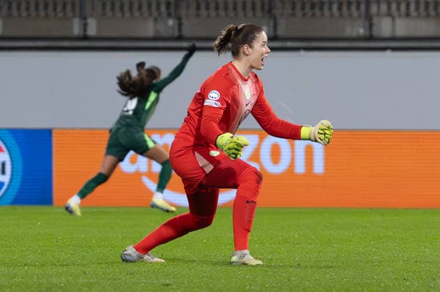 Germany, Football, UEFA, Womens Champions League, Play Offs 5 12 2025 2026 VfL Wolfsburg Juventus Turin on 12 02 in Wolfsburg AOK Stadion Goal Goal celebration 2 2 Sarai Linder VfL Wolfsburg 39 Stina Johannes VfL Wolfsburg 1 Copyright: xSvenxHeidmannx