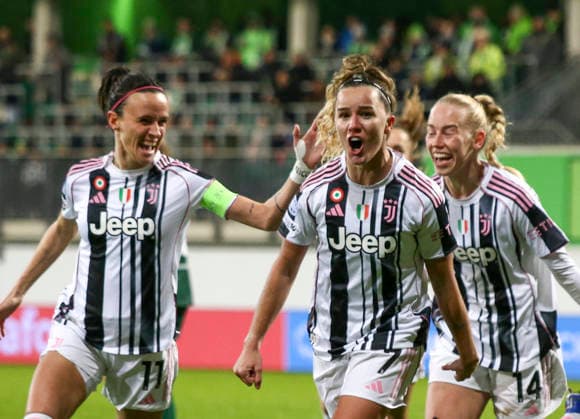 Germany Football UEFA Women™s Champions League 2025 2026, Playoffs VfL Wolfsburg vs Juventus AOK Stadion Wolfsburg Goal celebration Ana Capeta Juventus, 7 Amalie Vangsgaard Juventus, 14 Barbara Bonansea Juventus, 11 Wolfsburg Copyright: xAymanxAlahmedx