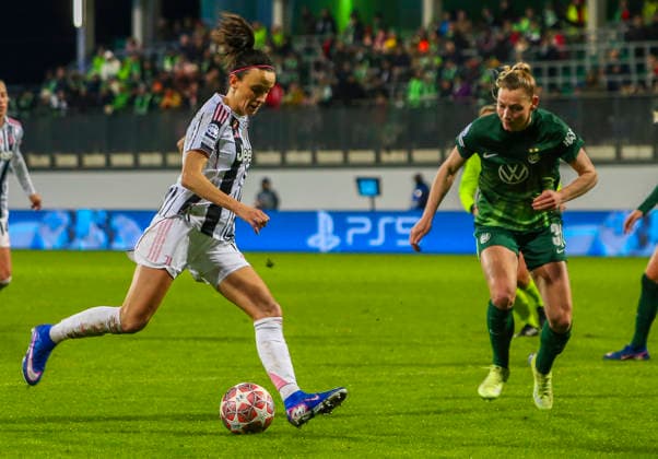 Germany Football UEFA Women™s Champions League 2025 2026, Playoffs VfL Wolfsburg vs Juventus AOK Stadion Wolfsburg Barbara Bonansea Juventus, 11 Sarai Linder VfL Wolfsburg Women, 39 Wolfsburg Copyright: xAymanxAlahmedx