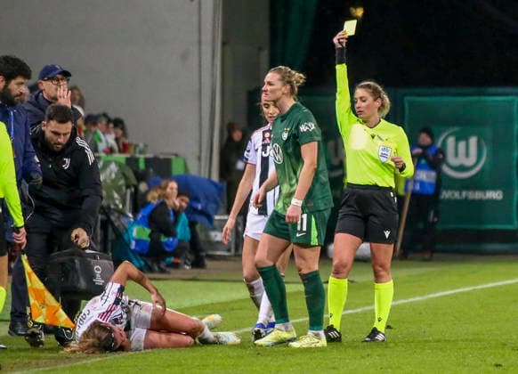 Germany Football UEFA Women™s Champions League 2025 2026, Playoffs VfL Wolfsburg vs Juventus AOK Stadion Wolfsburg Yellow card for player Alexandra Popp VfL Wolfsburg Women, 11 Wolfsburg Copyright: xAymanxAlahmedx