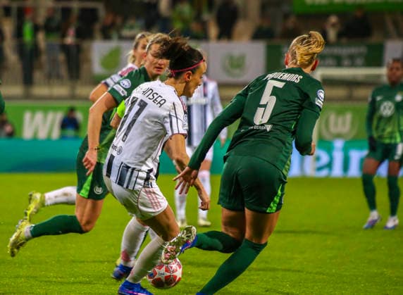 Germany Football UEFA Women™s Champions League 2025 2026, Playoffs VfL Wolfsburg vs Juventus AOK Stadion Wolfsburg Barbara Bonansea Juventus, 11 Ella Peddemors VfL Wolfsburg Women, 5 Wolfsburg Copyright: xAymanxAlahmedx