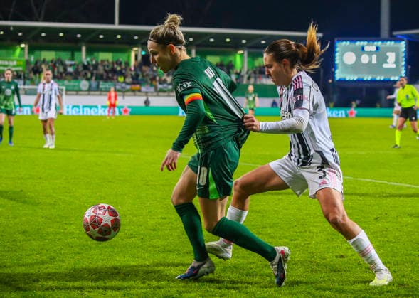 Germany Football UEFA Women™s Champions League 2025 2026, Playoffs VfL Wolfsburg vs Juventus AOK Stadion Wolfsburg Svenja Huth VfL Wolfsburg Women, 10 Estela Juventus, 3 Wolfsburg Copyright: xAymanxAlahmedx
