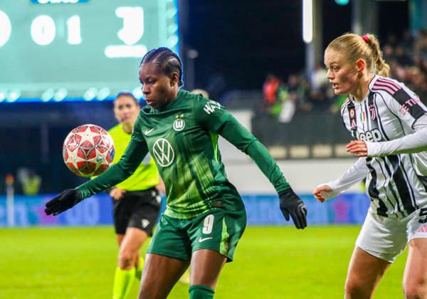 Germany Football UEFA Women™s Champions League 2025 2026, Playoffs VfL Wolfsburg vs Juventus AOK Stadion Wolfsburg Lineth Beerensteyn VfL Wolfsburg Women, 9 Mathilde Harviken Juventus, 5 Wolfsburg Copyright: xAymanxAlahmedx
