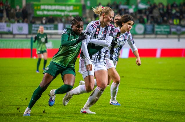 Germany Football UEFA Women™s Champions League 2025 2026, Playoffs VfL Wolfsburg vs Juventus AOK Stadion Wolfsburg Lineth Beerensteyn VfL Wolfsburg Women, 9 Mathilde Harviken Juventus, 5 Wolfsburg Copyright: xAymanxAlahmedx