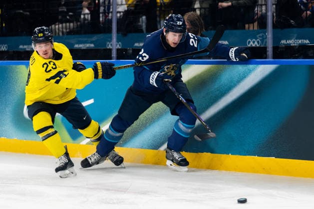 260213 Lucas Raymond of Sweden and Esa Lindell of Finland in the men s Ice hockey, Eishockey game between Finland and Sweden during day 7 of the 2026 Winter Olympics on February 13, 2026 in Milan. Photo: Emma Wallskog BILDBYRAN kod EW EW0633 ishockey ice hockey Olympic Games, Olympische Spiele, Olympia, OS olympics winter olympics os ol olympiska spel vinter-os olympiske leker milano cortina 2026 milan cortina 2026 milano cortina 2026 olympic games milano cortina 2026 winter olympic games milano cortina-os milano cortina-ol vinter-ol 7 bbeng sverige sweden finland *** 260213 Lucas Raymond of Sweden and Esa Lindell of Finland in the men s ice hockey game between Finland and Sweden during day 7 of the 2026 Winter Olympics on February 13, 2026 in Milan Photo Emma Wallskog BILDBYRAN kod EW EW0633 ishockey ice hockey olympic games olympics winter olympics os ol olympiska spel vinter os olympiske leker milano cortina 2026 milan cortina 2026 milano cortina 2026 olympic games milano cortina 2026 winter olympic games milano cortina os milano cortina ol vinter ol 7 bbeng sverige sweden finland  Copyright: EMMAxWALLSKOG BB260213EW020